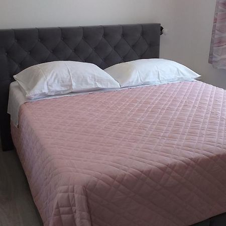 Apartman Karla Lastovo Buitenkant foto