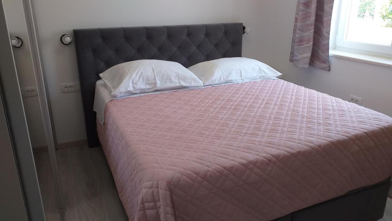 Apartman Karla Lastovo Buitenkant foto