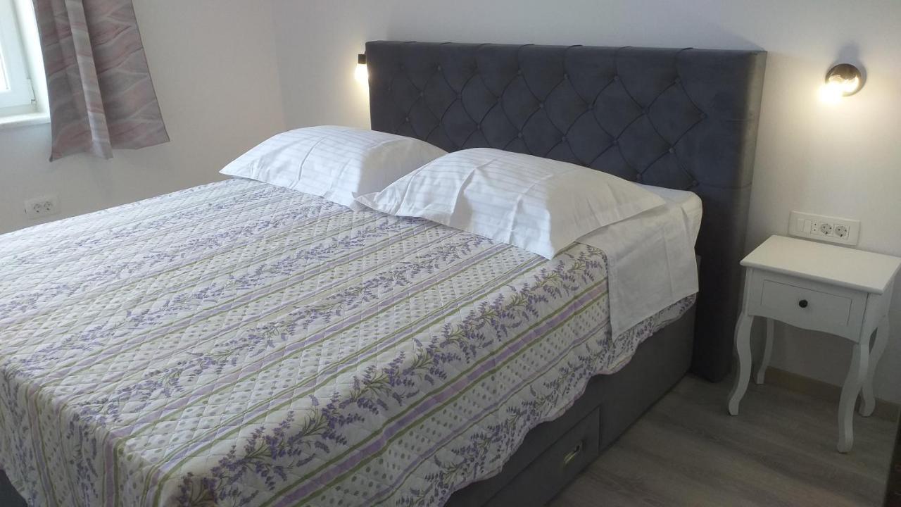 Apartman Karla Lastovo Buitenkant foto